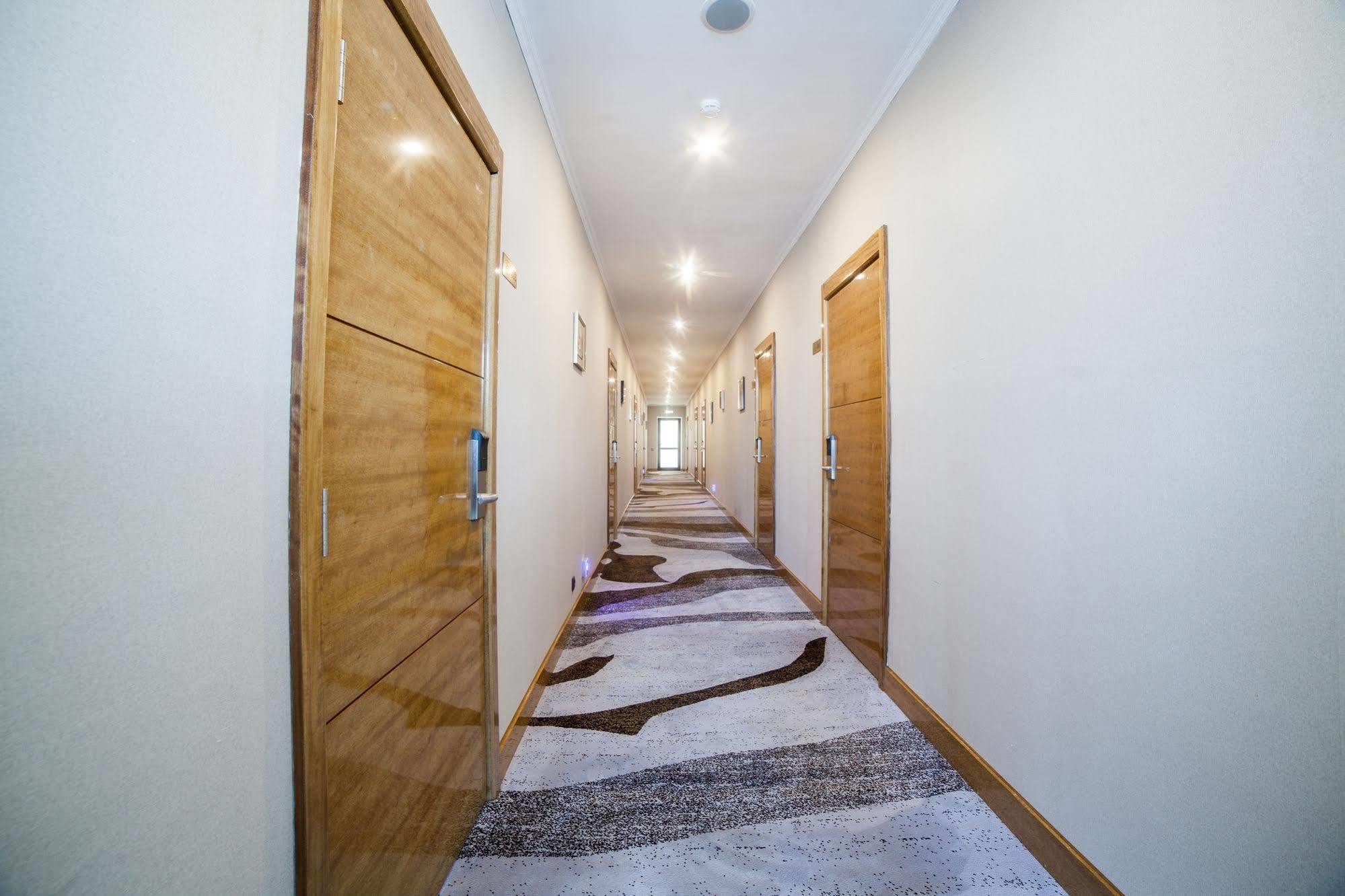 Absolute Hotel Astana Eksteriør bilde